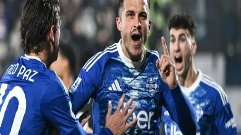 墨西哥战胜加拿大晋级决赛，劳尔-希门尼斯梅开二度